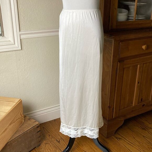 Vintage Movie Star Ivory Lace Maxi Half Slip Size Small USA 🇺🇸 Made - Picture 1 of 13